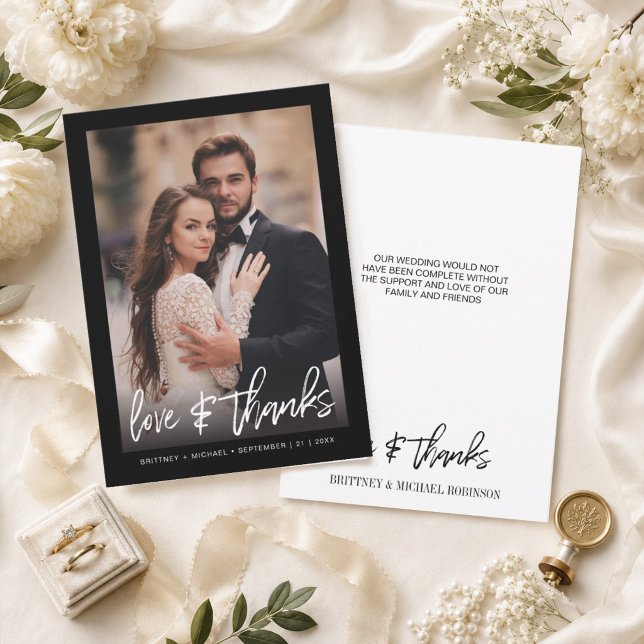 Boda de foto de amor y agradecimiento con gradient (Thank your guests with this modern photo thank you card with hand-lettered "love & thanks".
)