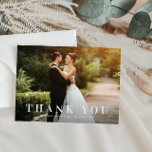 boda de texto en negrita simple tarjeta de agradec<br><div class="desc">un diseño de texto blanco elegante pero sencillo con un aspecto de texto en negrita y una hermosa imagen de la novia y el novio,  el texto y los colores pueden ser personalizados.</div>
