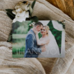 boda de texto mínimo tarjeta de agradecimiento<br><div class="desc">Un sencillo diseño de texto blanco con un aspecto mínimo y una hermosa imagen de la novia y el novio,  el texto y los colores pueden ser personalizados.</div>