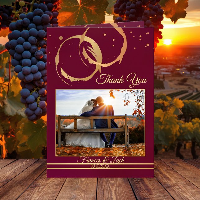 Boda de vino de oro Foto Tarjeta de agradecimiento (Wedding Thank You note card featuring your own wedding picture framed by a wine themed design)