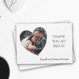 Boda del marco del corazón con borde dorado