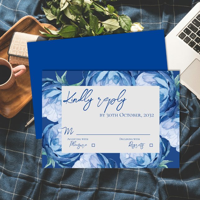 Boda Floral Azul Elegante Respuesta (Elegant Script Pretty Blue Flowers Trendy Wedding RSVP Card)