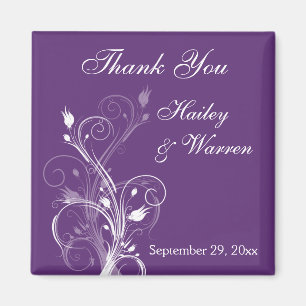 Boda floral morada y blanca favorece al imán