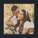 Boda fotográfica Guardar el imán de la plaza de fe<br><div class="desc">Foto Guardar la fecha. Boda. Fuente moderna. Imán. Foto de pareja. Cuadrada.</div>