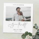 Boda fotográfica personalizado Salven el imán de f<br><div class="desc">Esta simple moda fotográfica de boda, ahorra la fecha imán card, muestra su foto con sus primeros nombres encima. 'Save the Date' está en un guión moderno y relajado. Este elemento de script del diseño no se puede modificar. Tenga en cuenta que para efecto estilístico hemos utilizado todos los fundas...</div>