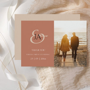 Boda fotográfico moderno de Terracota Monograma Gr