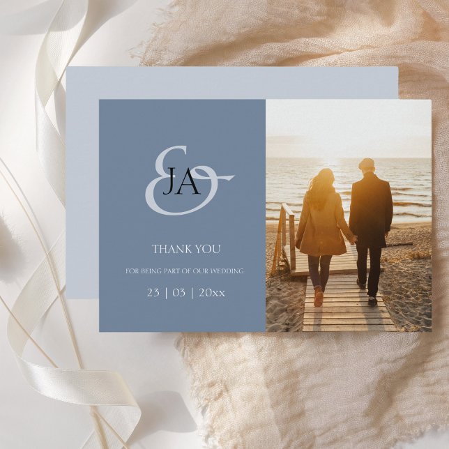Boda fotográfico moderno en un monograma azul turb (Subido por el creador)