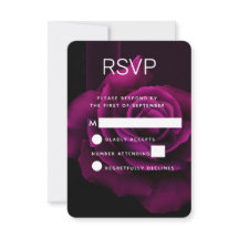 Boda gótica morada-roja de flores RSVP