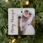 Boda Merry Recuerdos Foto Ornamento cerámico<br><div class="desc">Revive tu día de bodas cada Navidad mientras sacas este maravilloso ornamento de fotos para decorar tu árbol. Este hermoso ornamento cuadrado personalizado de Merry Recuerdos cuenta con un texto elegante y elegante para que usted pueda personalizar con los nombres de los recién casados y la fecha de su día...</div>