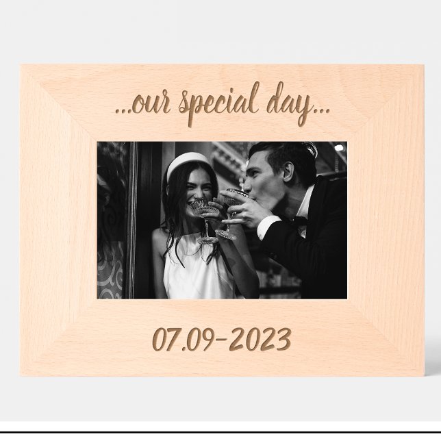 Boda Nuestro día especial Marco de foto de madera  (Subido por el creador)