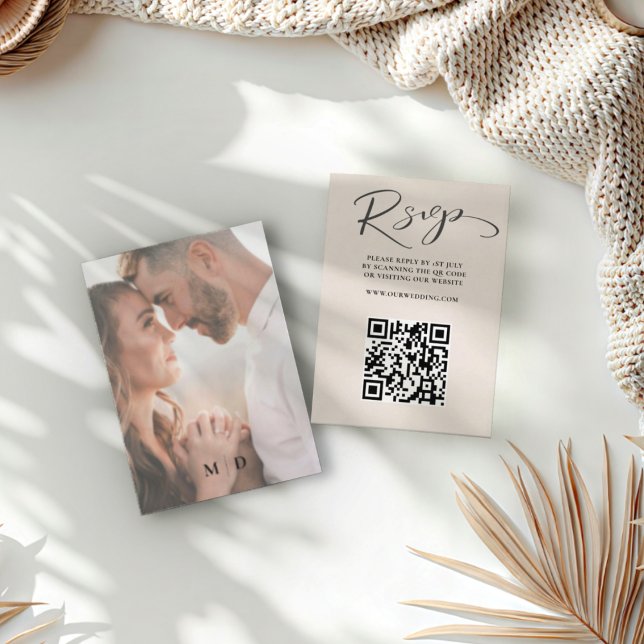 Boda RSVP de código QR moderno de Beige (Subido por el creador)