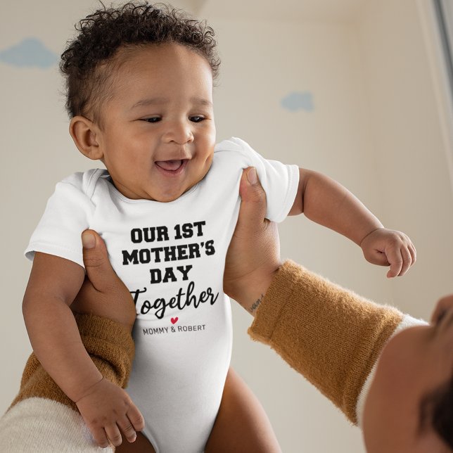 Body de bebé para nuestro primer día de la madre j (Subido por el creador)