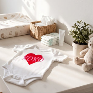 Body Para Bebé Abrazos y besos rosados XOXO Corazón rojo