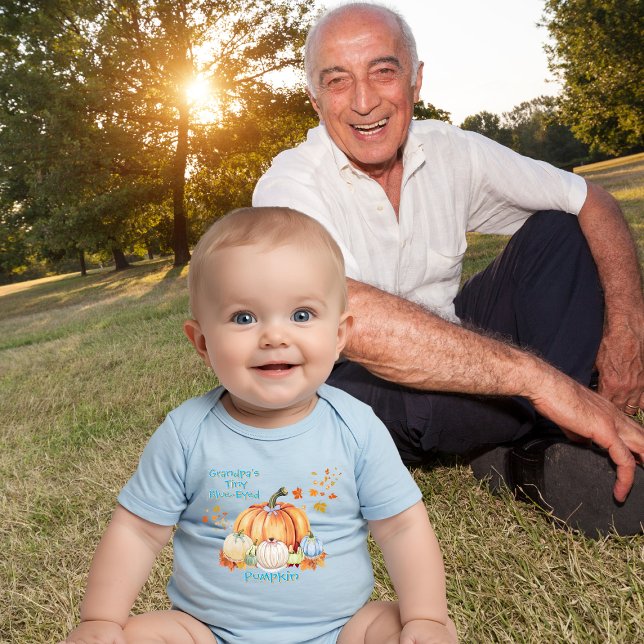 Body Para Bebé Abuelo's pequeña calabaza acuarela azul de ojos az (Cute fall baby boy's bodysuit with customizable text that reads "Grandpa's Tiny Blue-Eyed Pumpkin")