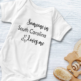 Body Para Bebé Alguien dentro... me ama el texto negro personaliz