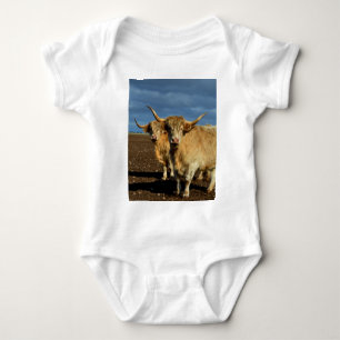 Body Para Bebé Altiplano dorado: La gracia de las vacas de color 
