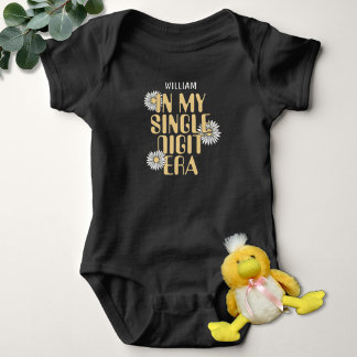 Body Para Bebé Amarillo y negro en mi era de un solo dígito Nombr