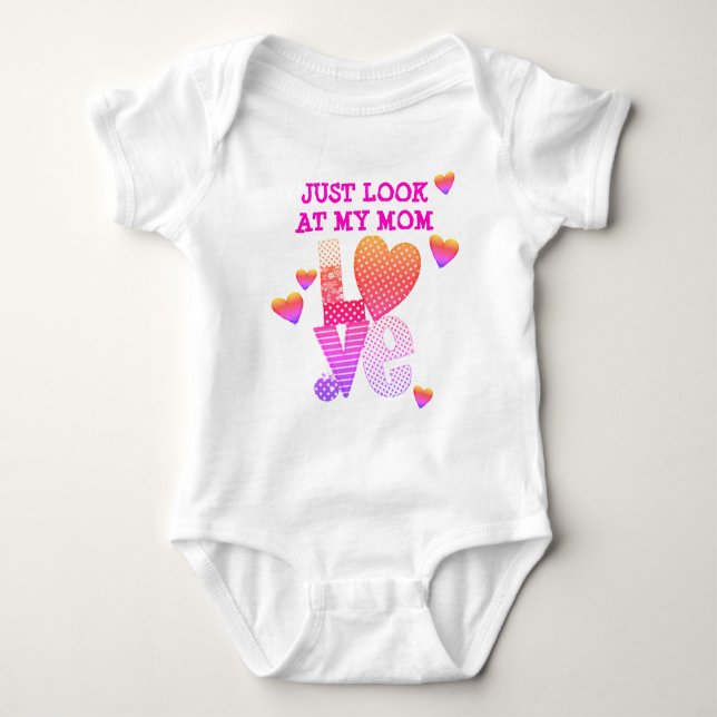 Body Para Bebé AMOR Personalizado - SOLO MIRA A MI MAMÁ (Anverso)