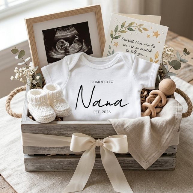 Body Para Bebé Ascendido a Nana Dulce Anuncio del Año EST (Subido por el creador)