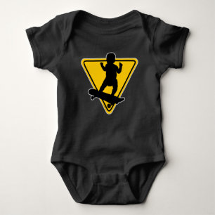 Body Para Bebé Baby on (Skate) Board Maternity T-Shirt