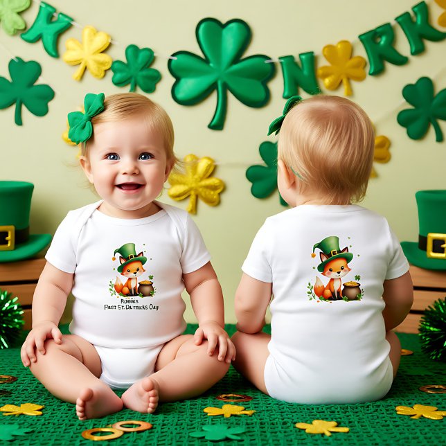 Body Para Bebé Baby's 1st St. Patrick's Day, Clover Cuddles (Baby's 1st St. Patrick's Day, Clover Cuddles Baby Bodysuit)