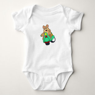 Body Para Bebé Bear as Biker with Scooter.PNG