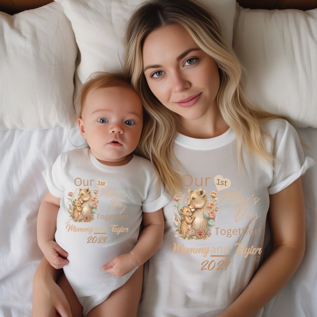 Body Para Bebé Bebé Coincidiendo León Nuestro Primer Día de la Ma (Matching Mommy and baby shirts. Lioness and cub. Our First Mother's Day Together!)
