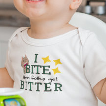 Bebé en dentición muerde y la gente se amarga