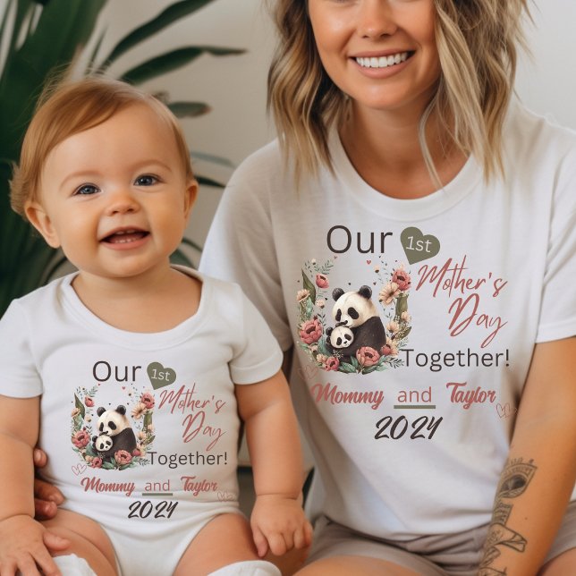 Body Para Bebé Bebé Panda Emparejando Nuestro Primer Día de la Ma (Baby Matching. Panda and Cub. Our First Mother's Day Toegether!)