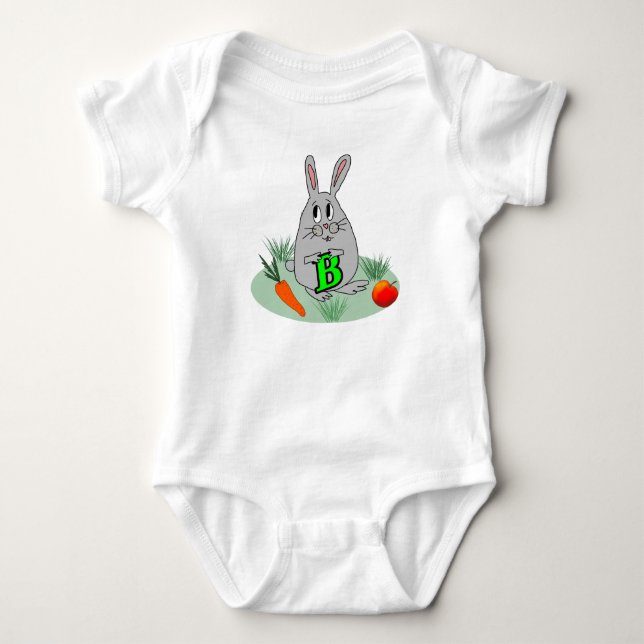 Body Para Bebé Bunny con la letra B sobre el césped (Anverso)