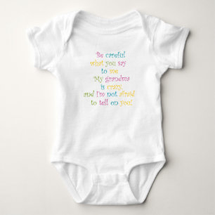 Body Para Bebé Camiseta infantil "Mi abuela está loca"