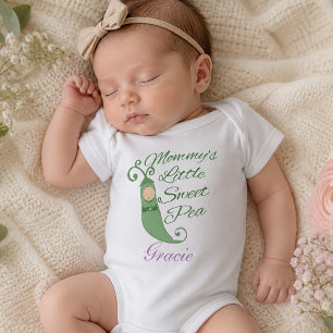 Body Para Bebé Camiseta para bebé "Sweet Pea" de Mamá or Creeper