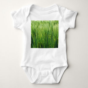 Body Para Bebé Campo de cebada verde, cierre de primavera.