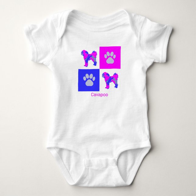 Body Para Bebé Cavapoo Perro y pasto rosa y azul (Anverso)