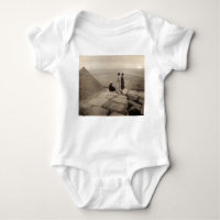 Chicas de tambores salen de la pirámide Khufu, Egi