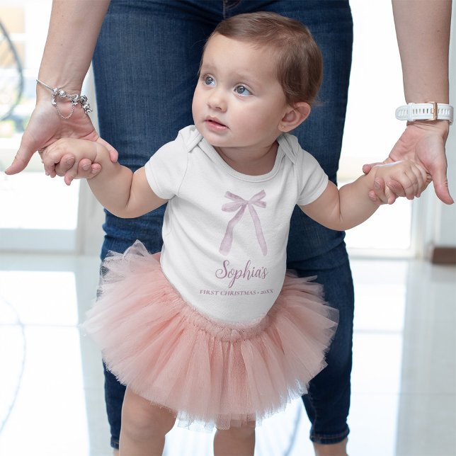 Body Para Bebé Cinta rosada de vaca bebé primer personalizado de  (Sweet ribbon bow, baby girl's first christmas. Fancy cute.)