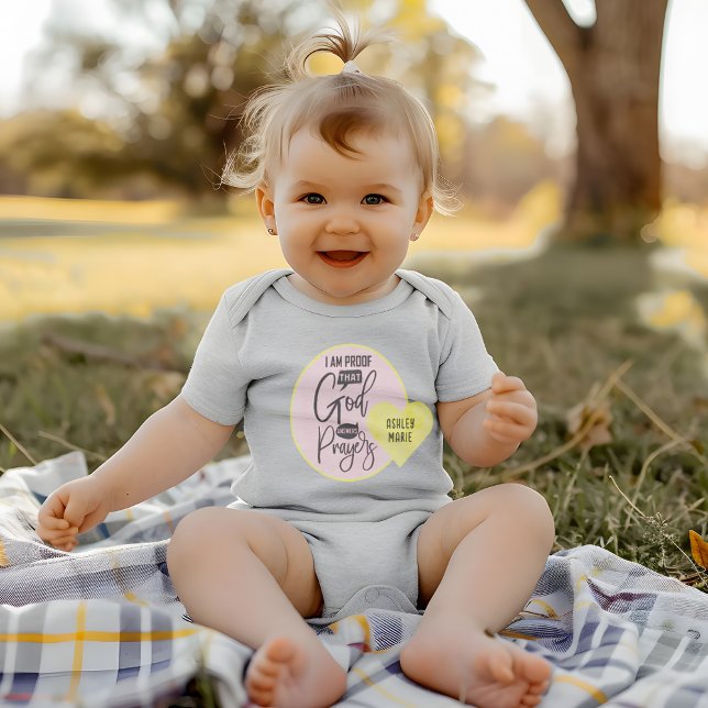 Body Para Bebé Cita Personalizada Dios Responde a las Oraciones  (Personalized Quote God Answers Prayers Baby Bodysuit)