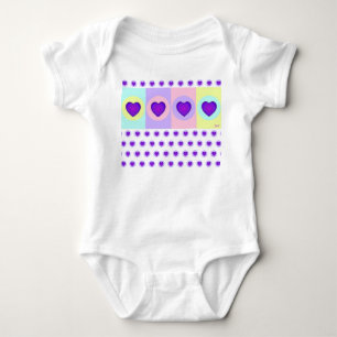 Body Para Bebé Colores pastel y corazones morados latiendo