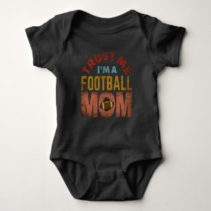 BODY PARA BEBÉ CONFÍA EN MÍ SOY UNA MAMÁ DE FÚTBOL AMERICANO