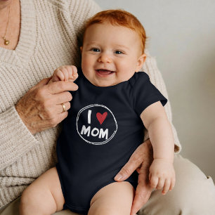 Body Para Bebé Corazón con comillas "Amo a Mamá" dibujado a mano