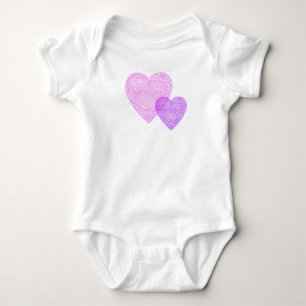 Body Para Bebé Corazones de huellas digitales rosadas y púrpuras