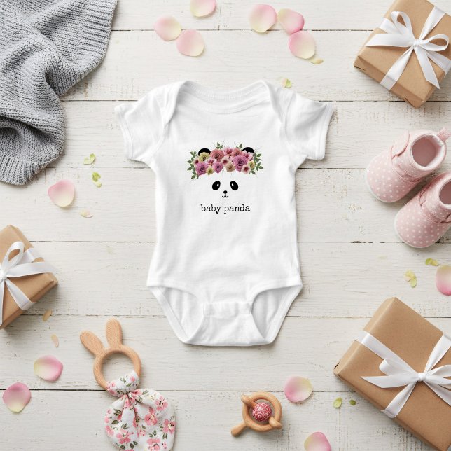 Body Para Bebé Cute Panda Bear Face Floral Crown Baby Bodysuit (A pretty panda bear with flowers in her hair. Just add your baby's name)