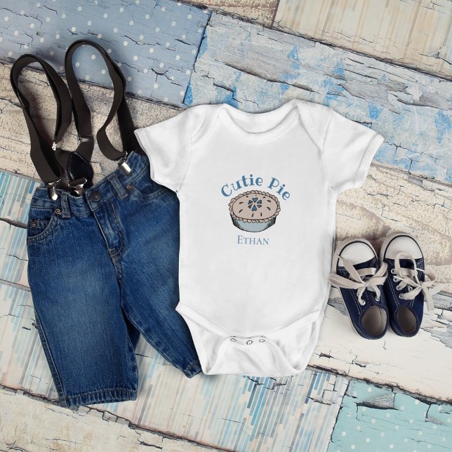 Body Para Bebé Cutie Cutie Azul Cutie Cue Baby Boy (Cute Personalized Baby Name "Cutie Pie" Baby Boy Bodysuit. Hand-Drawn Blueberry Pie. )