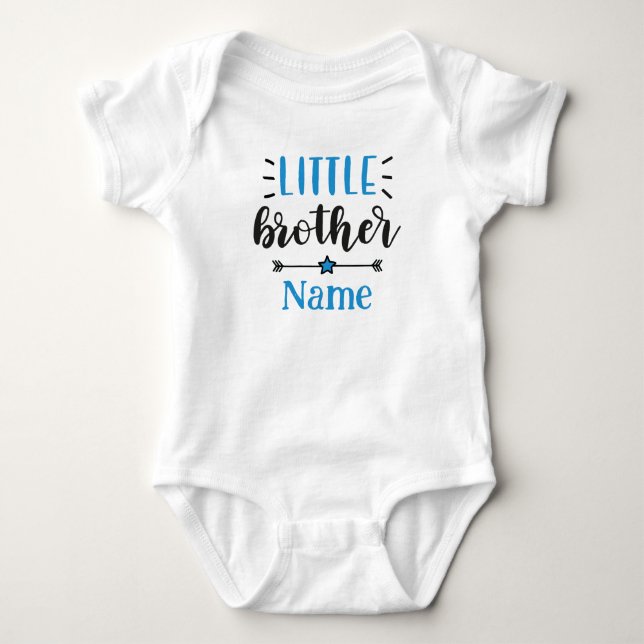 Body Para Bebé Cuto de nombre personalizado de pequeño hermano (Anverso)