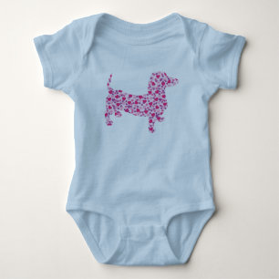 Body Para Bebé Dachshund hecho en pequeños corazones rosados
