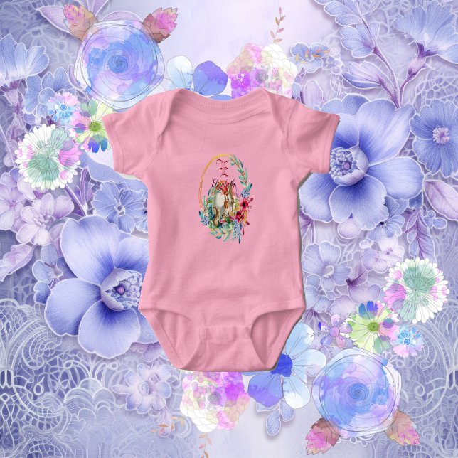 Body Para Bebé Denominación personalizada de huevo de pintura de  (Floral Bunny Painting Egg Monogram Custom Name Baby Bodysuit)
