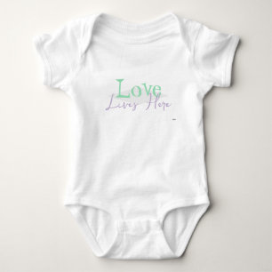 Body Para Bebé El Amor Vive Aquí Camiseta de bebé HAMbyWG