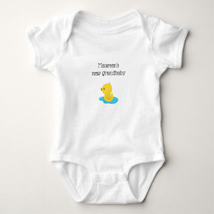 Body Para Bebé El nuevo bebé con su bebé duchándose en Puddle