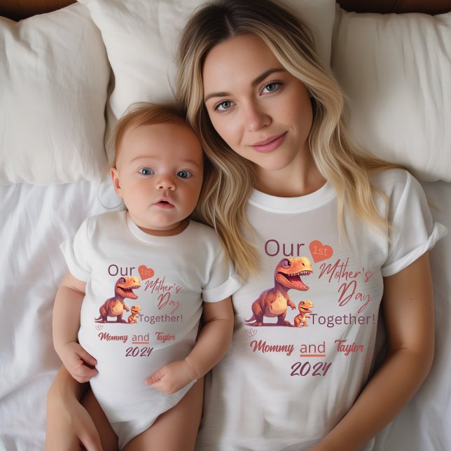 Body Para Bebé El primer día de nuestra madre juntos (Baby Matching. T-Rex and baby. Our First Mother's Day Together!)