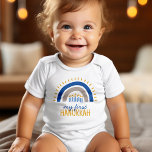 Body Para Bebé El primer Hanukkah personalizado del bebé<br><div class="desc">Diseño festivo personalizado de Hanukkah.</div>